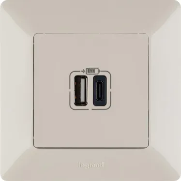 Valena LIFE.Зарядное устройство с двумя USB-разьемами тип А-тип С 240В/5В 3000мА.С лицевой панелью.Цвет Слоновая кость