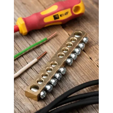 Шина нулевая 8х12мм 125А 10 отверстий крепеж по центру латунь PROxima