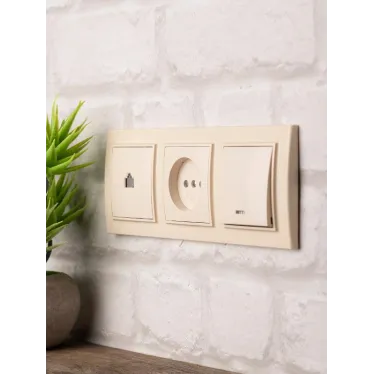 Рамка трехместная горизонтальная бежевый Минск