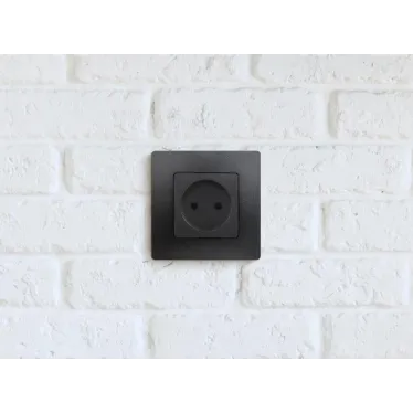 ETIKA Розетка без заземления со шторками антрацит винтовые зажимы