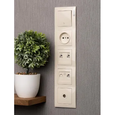 Валенсия рамка 5-местная кремовая