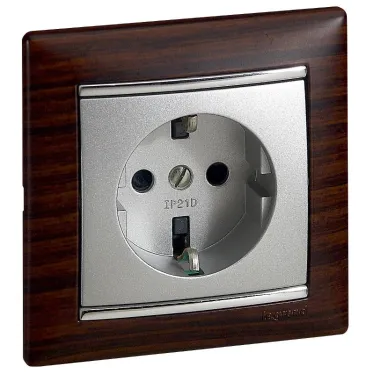 VALENA Розетка с заземлением 2К+З со шторками алюминий