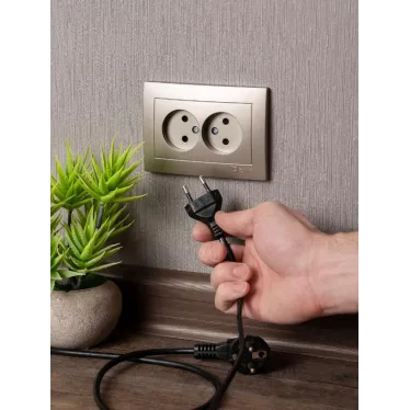 Валенсия лицевая панель розетка 2-местной б/з 10А кашемир с защ. штор.