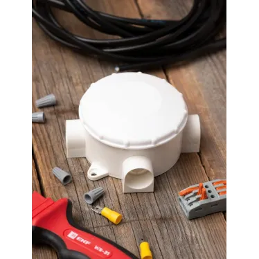 Коробка распаячная КМР-040-040 трехрожковая белая (70х35) PROxima