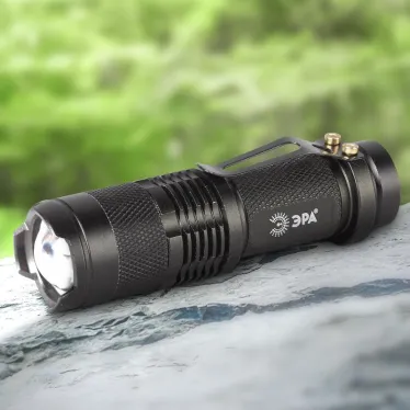 Фонарик на батарейках 1xAA карманный кемпинговый с регулируемым фокусом, прищепка 3 режима UB-602 Компакт