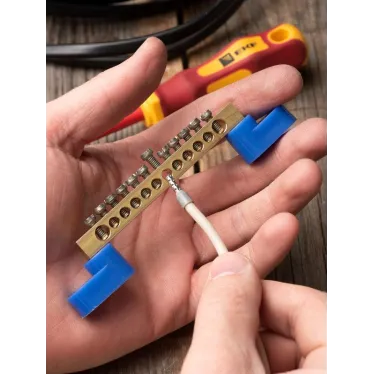 Шина нулевая 63.12 (2 изолятора стойка) латунь