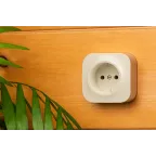 Quteo Розетка без заземления без шторок наружная бежевая