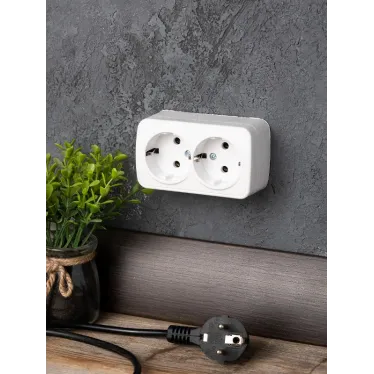 Розетка Минск 2-местная ОП 16А с заземлением белая