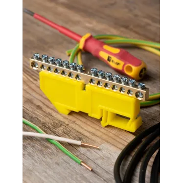 Шина 0 N (6х9мм) 14 отверстий латунь желтый изолятор на DIN-рейку PROxima