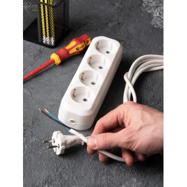 Колодка 4 гнезда с заземлением 16А Эксперт