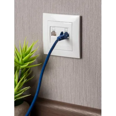 Валенсия розетка компьютерная RJ-45 2-местная белая