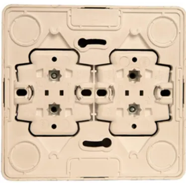 ЭТЮД Розетка четырехместная наружная с заземлением со шторками 16А 250B кремовая