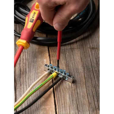 Шина PEN ноль-земля (6x9мм) 6 отв. цинк крепеж по краям