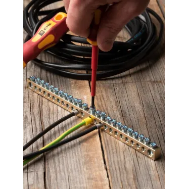 Шина PEN ноль-земля 8х12мм 24 отверстия латунь крепеж по центру PROxima