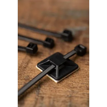 Площадка самоклеящаяся (20х20 мм) черная (100 шт)