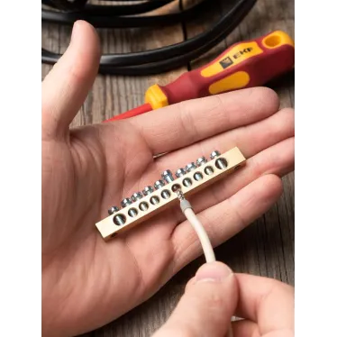 Шина PEN ноль-земля 6х9мм 10 отверстий латунь крепеж по краям PROxima