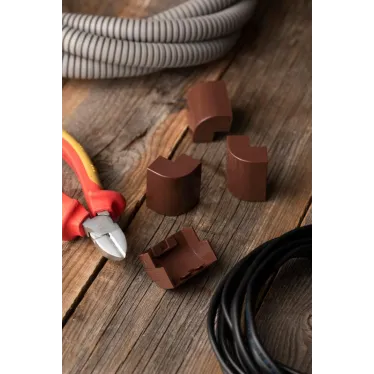 Угол внешний (40х16) (4 шт) Plast под темное дерево