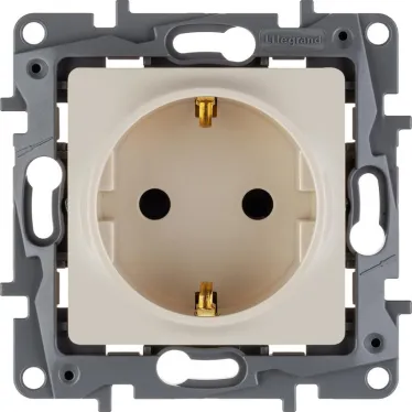 ETIKA Розетка с заземлением со шторками слоновая кость