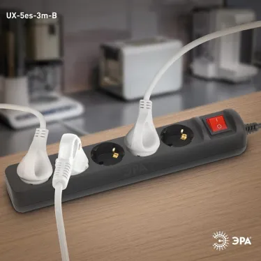 Удлинитель электрический UX-5es-3m-B с заземлением с выключателем 5 розеток 3 м ПВС 3x0,75мм2 10А черный