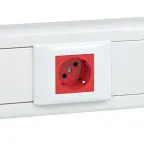 Розетка 45х45 PRO, с заземлением, красная , 45 град