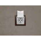 VALENA Розетка с заземлением без шторок с крышкой алюминий