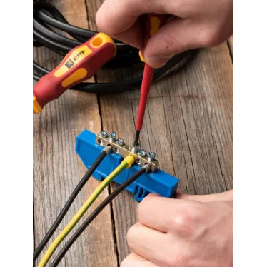 Шина нулевая 63.06 изолятор на DIN-рейку