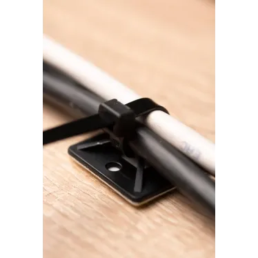 Площадка самоклеящаяся (40х40 мм) черная (100 шт)