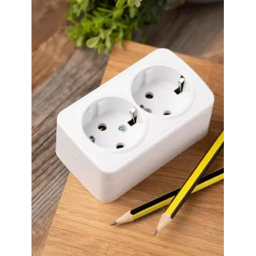 Розетка Минск 2-местная ОП 16А с заземлением белая