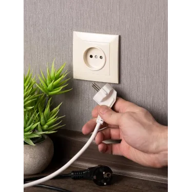 Валенсия розетка 1-местная б/з 10А кремовая с защ. штор.