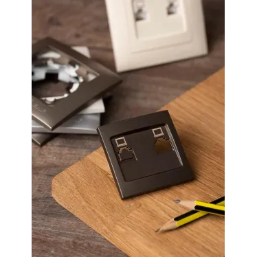 Валенсия лицевая панель розетки RJ-45 2-местная графит