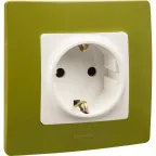 ETIKA Розетка с заземлением со шторками белая