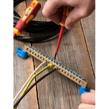 Шина нулевая 8х12мм 125А 20 отверстий 2 изолятора стойка латунь