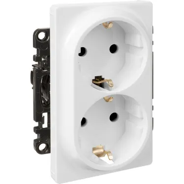 Valena LIFE Розетка силовая двойная 2х2К+З 16А 250В с лицевой панелью со шторками безвинтовые зажимы белая