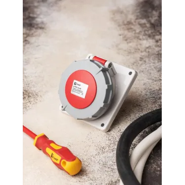 Розетка стационарная внутренняя угловая 4152 3Р+РЕ+N 16А 380В IP67 PROxima