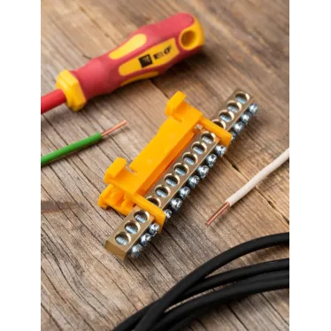 Шина 0 PE (6х9мм) 14 отверстий латунь желтый изолятор тип Стойка на DIN-рейку PROxima