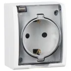 15 Aqua Розетка 2Р+Е Schuko со шторками с крышкой полупр. IP54 16А 250В винтовой зажим S15A белый