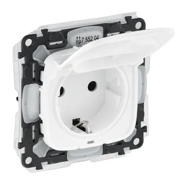 Valena ALLURE Розетка силовая 2К+З со шторками с крышкой белая IP44
