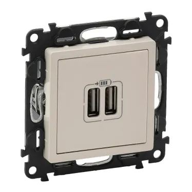 Valena LIFE Зарядное устройство с двумя USB-разьемами 240В/5В 1500мА С лицевой панелью Слоновая кость