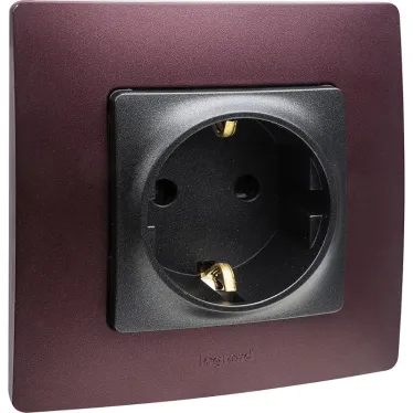 ETIKA Розетка с заземлением со шторками антрацит винтовые зажимы