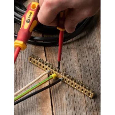 Шина PEN ноль-земля 6х9мм 18 отверстий латунь крепеж по центру PROxima