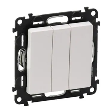 Valena LIFE Выключатель трехклавишный 10АХ 250В с лицевой панелью Винтовые зажимы Белый