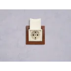 VALENA Розетка с заземлением с крышкой в рамку слоновая кость