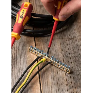 Шина нулевая с заземлением 63.14 латунь