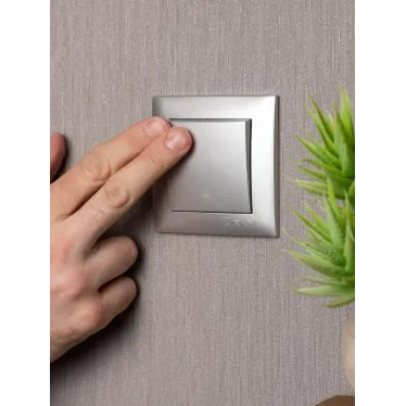 Валенсия лицевая панель выключателя проходного 1-кл. 10А сталь