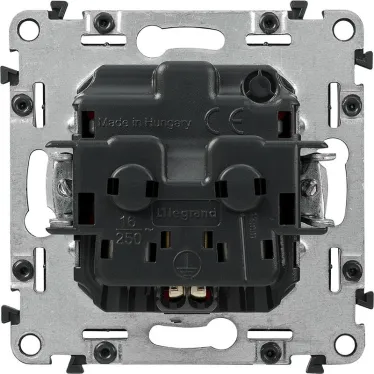 Valena LIFE Розетка силовая 2К+З 16А 250В со шторками безвинтовые зажимы с лицевой панелью красная