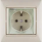 VALENA Розетка с заземлением со шторками с крышкой в рамку слоновая кость