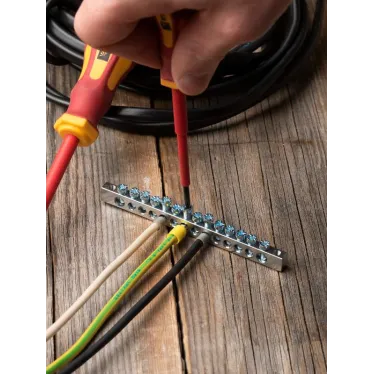 Шина PEN 'ноль-земля' (6x9мм) 14 отв. цинк креп еж по краям '