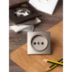 Валенсия лицевая панель розетки 1-местной б/з 10 А кашемир с защ. штор.