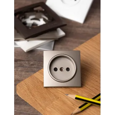 Валенсия лицевая панель розетки 1-местной б/з 10 А кашемир с защ. штор.