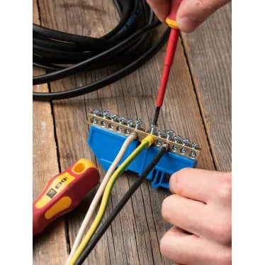 Шина нулевая 63.12 изолятор на DIN-рейку латунь